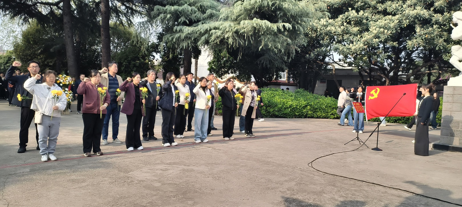 济源财政局开展“清明祭英烈”活动